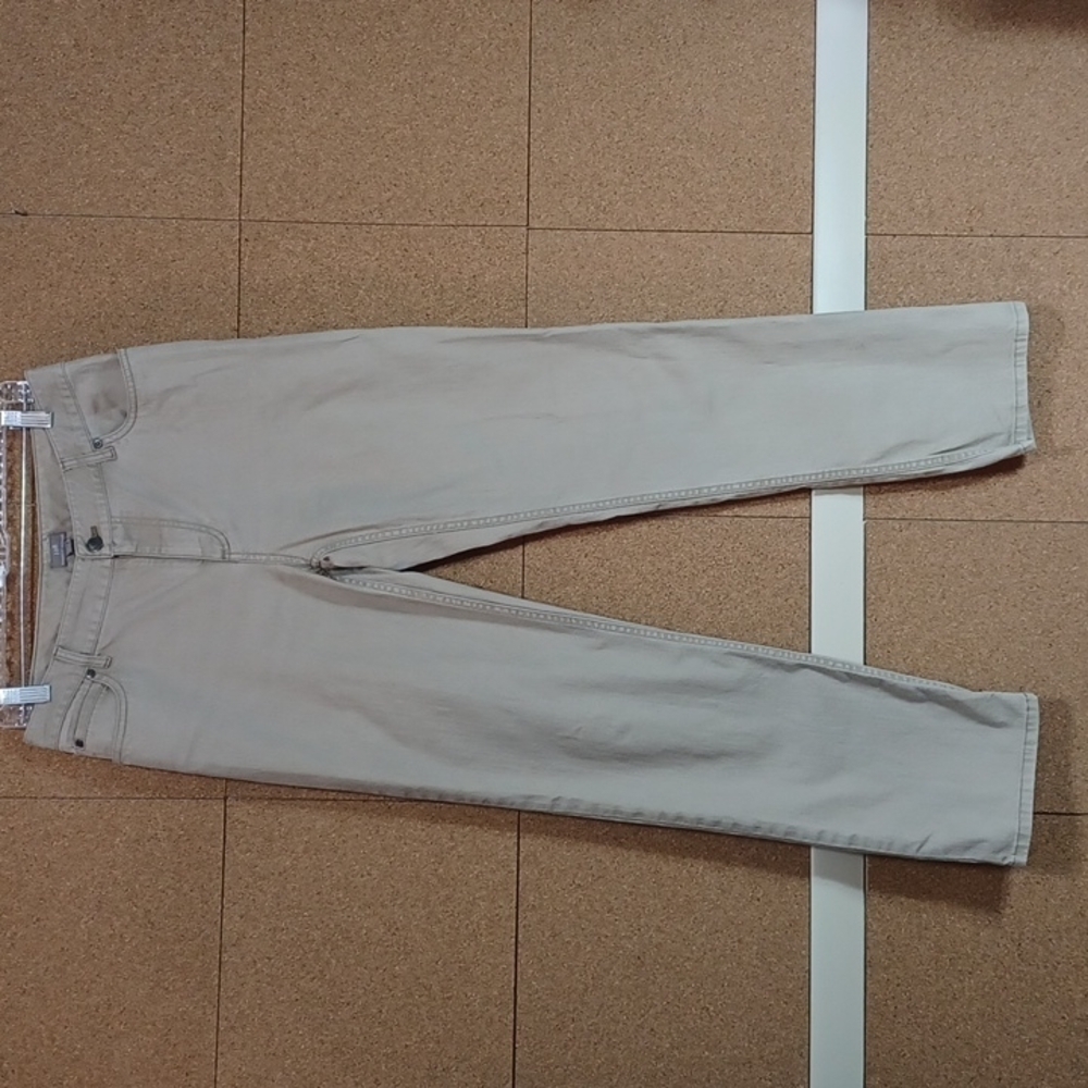 J-JILL BELOW THE WAIST JEANS SIZE 8 stretch in a beautiful tan kaki